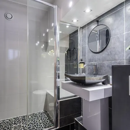 Chic Avec Patio - 2br 6p - Le Marais